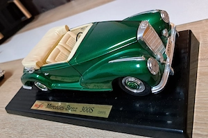Mercedes-Benz 300 S im Maßstab 1:18 (Maisto) Bild 4