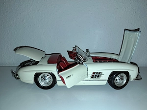 Mercedes-Benz 300 SL Roadster 1:18 (Bburago) Bild 5