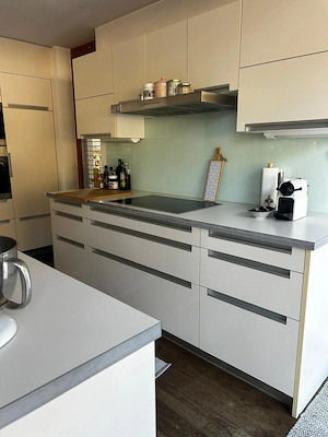 Küche mit E-Geräten zu verkaufen  Bild 7