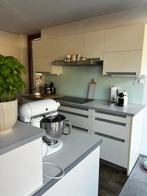 Küche mit E-Geräten zu verkaufen  Bild 6