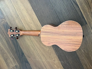 Enya Ukulele mit Tasche + Gurt Bild 2