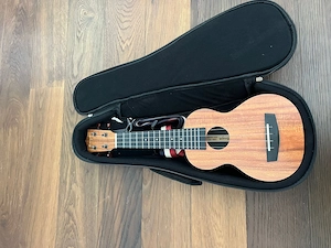 Enya Ukulele mit Tasche + Gurt Bild 3