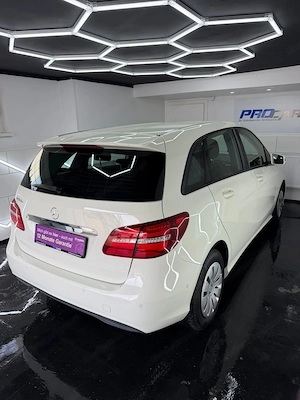 Mercedes-Benz B 180 Automatik *NAVI*SITZHZG* Bild 3