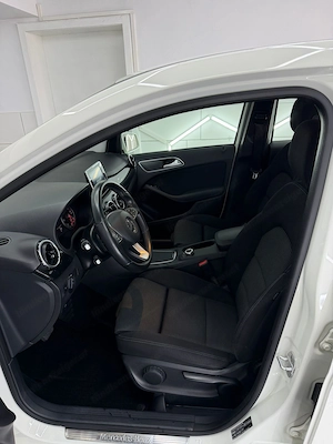 Mercedes-Benz B 180 Automatik *NAVI*SITZHZG* Bild 9