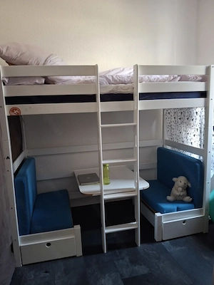 Stockbett mit Tischfunktion Bild 2