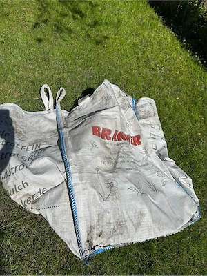 2 grosse Säcke für Erde, Laub, Gras & Co