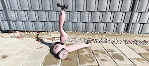 Scoot and Ride Laufrad Roller Farbe Rose Bild 2