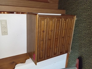 kleiner Schrank mit Schubladen Gratis 
