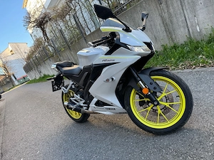 Yamaha YZF 125 Sportedition Bild 2