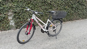 26-Zoll-KTM-Jugendfahrrad, Mädchenfahrrad mit 3x7 Gängen, Trapezrahmen, Nabendynamo, Korb