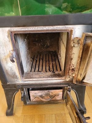 Stand-Kachelofen grün Bild 6