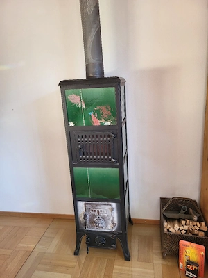 Stand-Kachelofen grün Bild 3