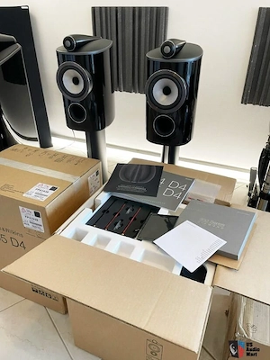 B&W 805D4 Gloss Black Speakers with Stands 