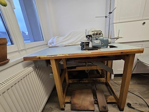 Overlock Juki, Industriemaschine Bild 2