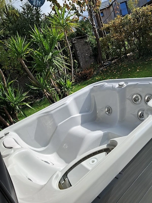 Hotspring Whirlpool  Bild 4