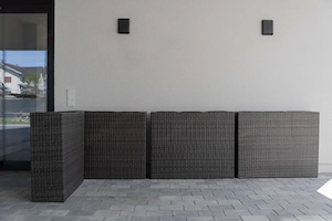 Vier hochwertige Pflanzkästen mit herausnehmbarem Einsatz im modernen Rattan-Look (dunkelgrau). Bild 5