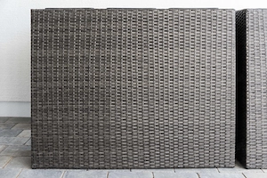 Vier hochwertige Pflanzkästen mit herausnehmbarem Einsatz im modernen Rattan-Look (dunkelgrau). Bild 3