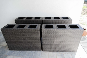4 hochwertige Pflanzkästen mit herausnehmbarem Einsatz im modernen Rattan-Look (dunkelgrau)