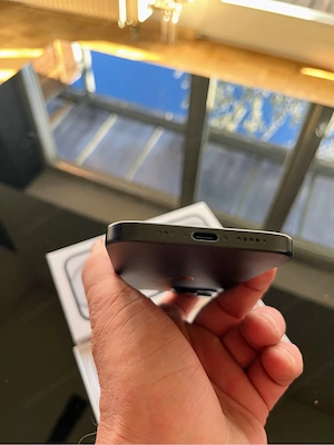 iPhone 15 Black Bild 7