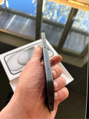 iPhone 15 Black Bild 8