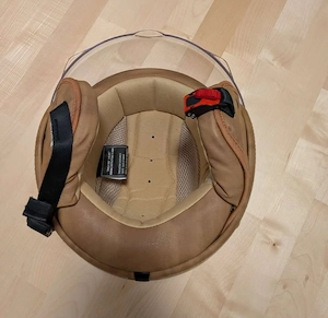 Halbschalenhelm   Jethelm und Nierengurt Bild 3