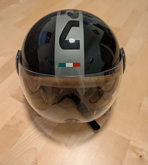 Halbschalenhelm   Jethelm und Nierengurt Bild 2