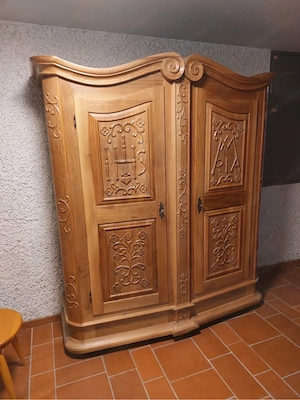 Vollholz Kirschschrank Bild 4