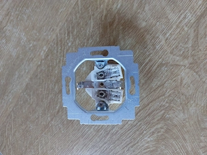 Verschenke Steckdosen 