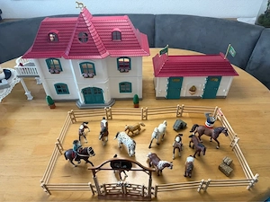 Schleich Wohnhaus, Pferdestall, Zaun und Zubehör