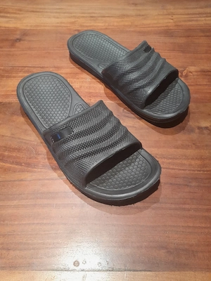 Badeschlappen Gr. 44 schwarz