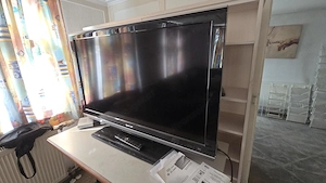 Sharp Aquos LC- 46 HD1E LCD Fernseher mit Sat Reciver