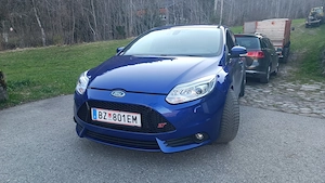 Ford Focus ST 250Ps frisch vorgeführt Bild 4