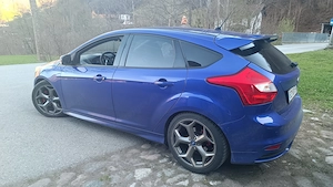 Ford Focus ST 250Ps frisch vorgeführt Bild 5