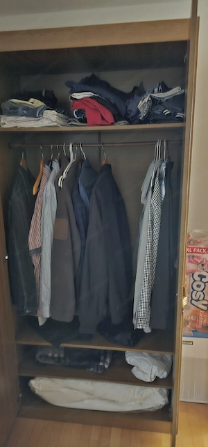 Kleiderschrank