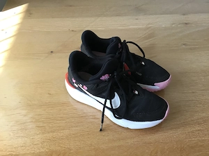 Süße Mädchensneakers Gr. 35,5  Nike-Air Runner  super Zustand Bild 2