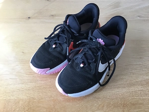Süße Mädchensneakers Gr. 35,5  Nike-Air Runner  super Zustand