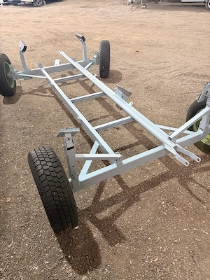 Motorboot Trailer Winterlager Hänger  Bild 2