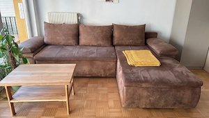 Couch mit Beistelltisch (Vollholz) günstig abzugeben