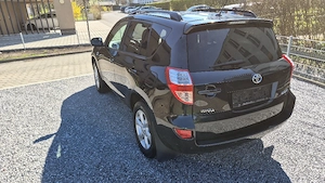 Toyota RAV4 2.2 Bild 5