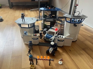 Playmobil City Action - Polizei-Kommandozentrale mit Gefängnis Bild 3