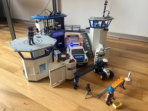 Playmobil City Action - Polizei-Kommandozentrale mit Gefängnis Bild 2