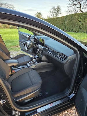 Ford Focus ST Line (Mk4) 1.0L EcoBoost Hybrid, Benzin Bild 10