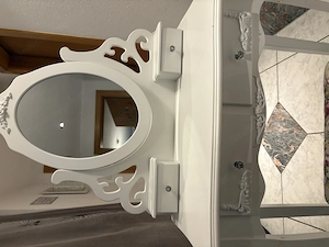 Schminktisch mit Stuhl