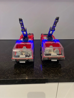 Verkaufe 2x Playmobil Flughafen Feuerwehr   Airport Löschfahrzeug 5337