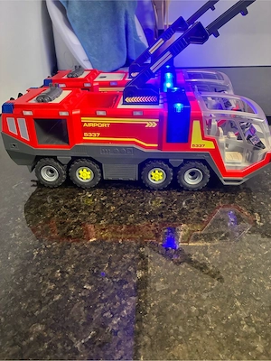 Verkaufe 1x Playmobil Flughafen Feuerwehr   Airport Löschfahrzeug 5337 Bild 3