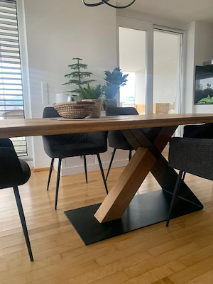 Holztisch (200x100 cm) mit Stühlen Bild 2