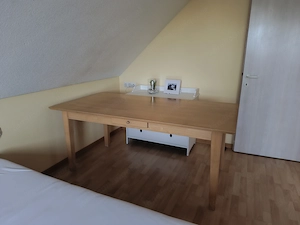 Masiv Holztisch Bild 2