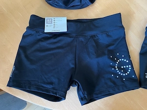 2 schöne Fischer Turnanzüge + 2 neue Turnpants Gr.134 140 Bild 2