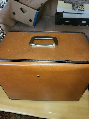 Nähmaschine mit Koffer Bild 2