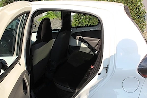 Toyota Aygo 1,0 VVT-i Young Vorgeführt 08 2026 Bild 7